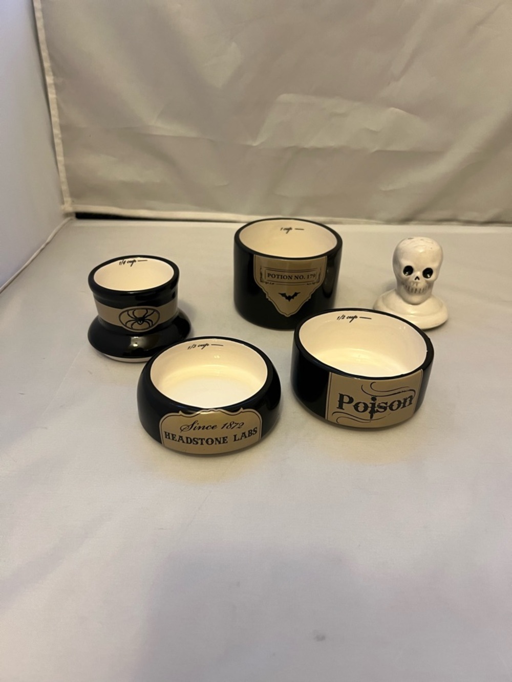World Market Poison Measuring Cups - Black & Cream - Picture 7 of 11